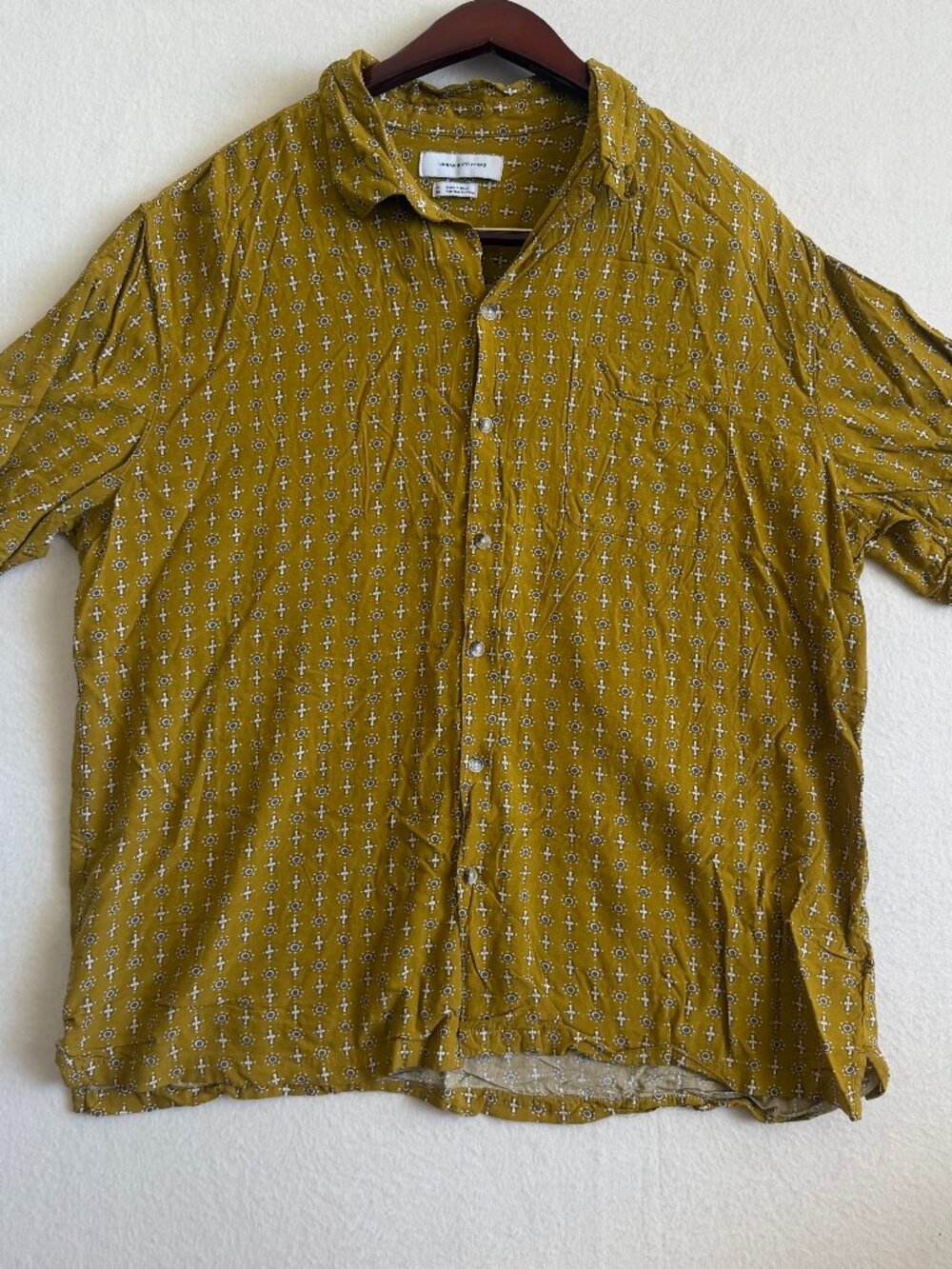 Urban Outfitters Button Up Shirt Men's XL Short Sleeve Mustard Yellow Patterned